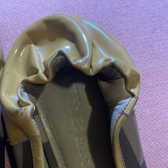 Burberry Plaid Print Ballet Flats run small size like 6 o 6.5 - Picture 5 of 11